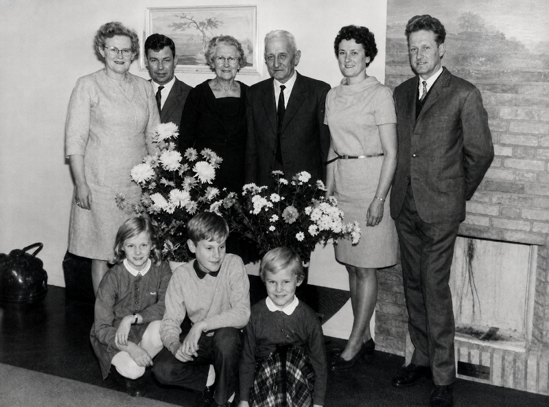 Jaap Ouweltjes en Grietje Schram met familie
